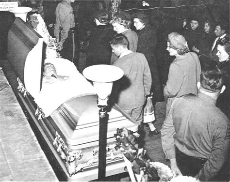 marilyn monroe pictures death|marilyn monroe open casket.